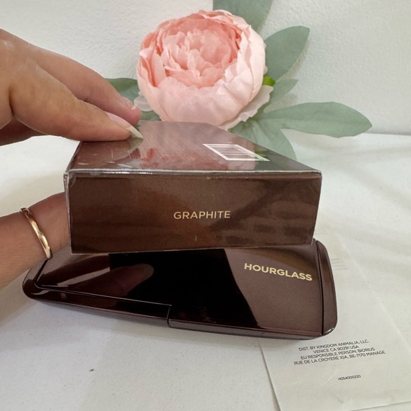 Hourglass Modernist Eye Shadow Palette-Graphite- - Picture 7 of 8